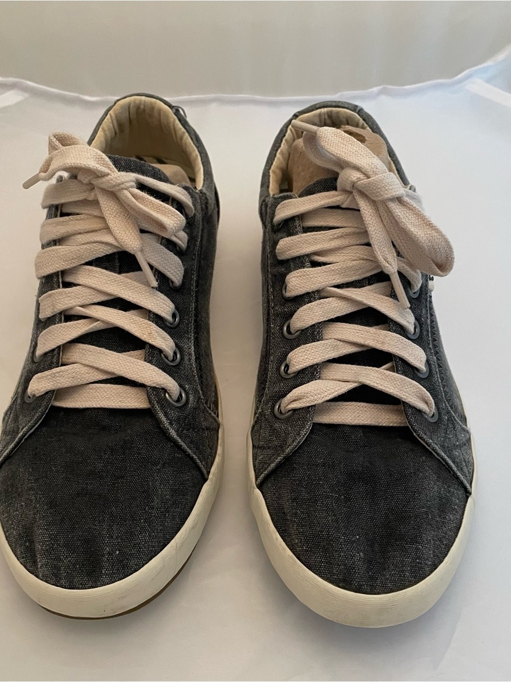 Taos Footwear Gray Canvas Sneakers with Cream Laces